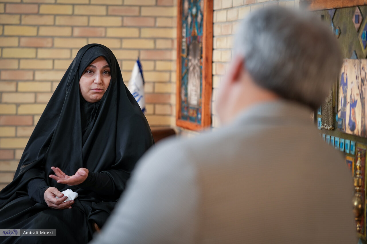 ماجرای گریه کردن شهید سلیمانی بعد از دیدن مراسم سخنرانیاش/ نرجس سلیمانی: در زمان حیات ایشان عضو شورای شهر نمی شدم ماجرای گریه کردن شهید سلیمانی بعد از دیدن مراسم سخنرانیاش/ نرجس سلیمانی: در زمان حیات ایشان عضو شورای شهر نمی شدم