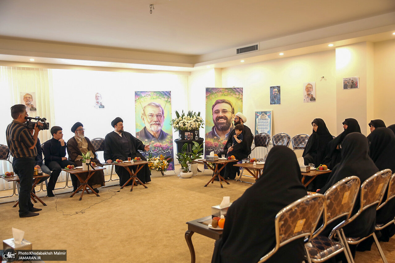 شهیدان لاریجانی در کنار شهید مطهری/ قابی از فرزند شهید لاریجانی بر گوشی سیدحسن خمینی/ دیدار خانواده حسن خمینی با خانواده لاریجانی+تصاویر شهیدان لاریجانی در کنار شهید مطهری/ قابی از فرزند شهید لاریجانی بر گوشی سیدحسن خمینی/ دیدار خانواده حسن خمینی با خانواده لاریجانی+تصاویر